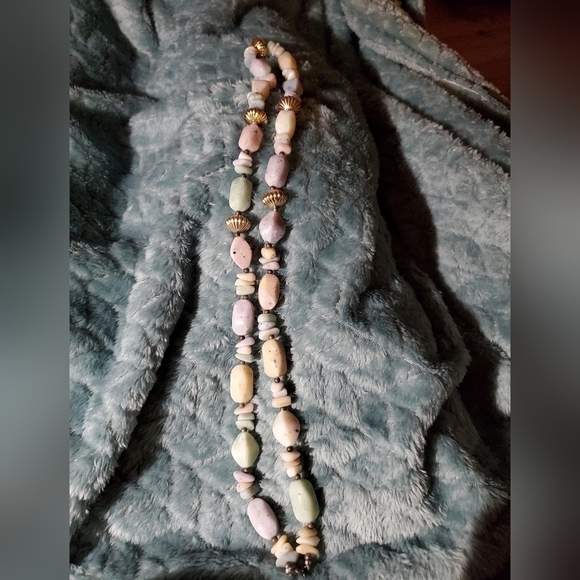 Costume Jewlery Necklace - Picture 2 of 3